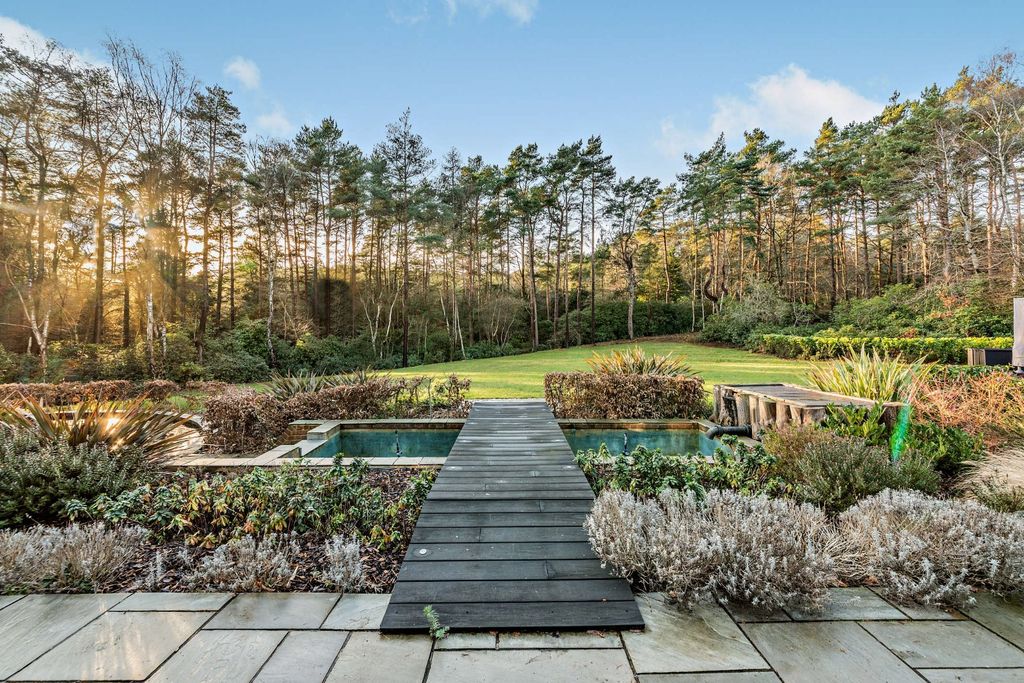 Property photo 3 of 27 Garden