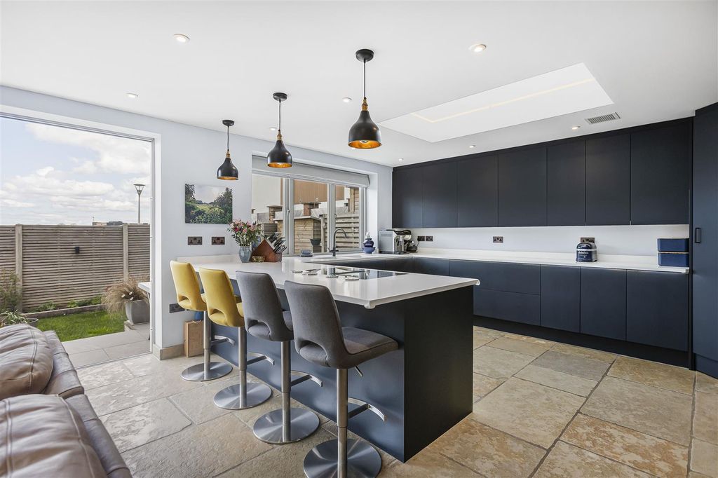 Property photo 3 of 43 37_51197.Jpg