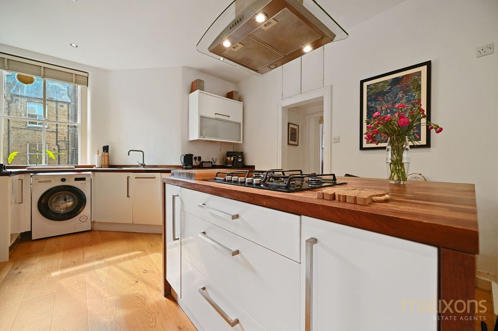 Property photo 3 of 11