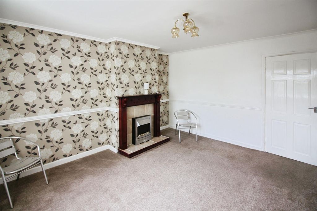Property photo 2 of 11 Lounge