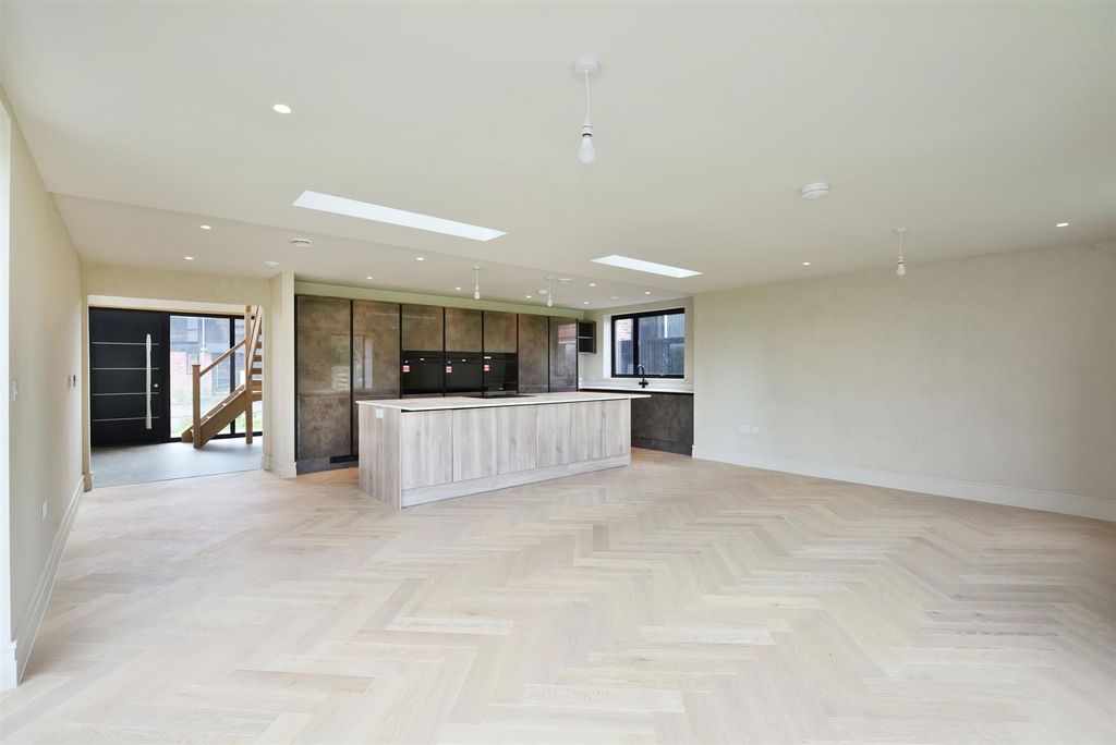 Property photo 3 of 45