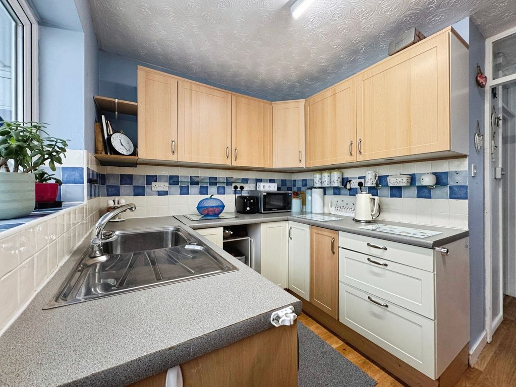 Property photo 3 of 18 Kitchen