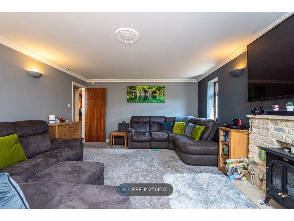 Property photo 3 of 12