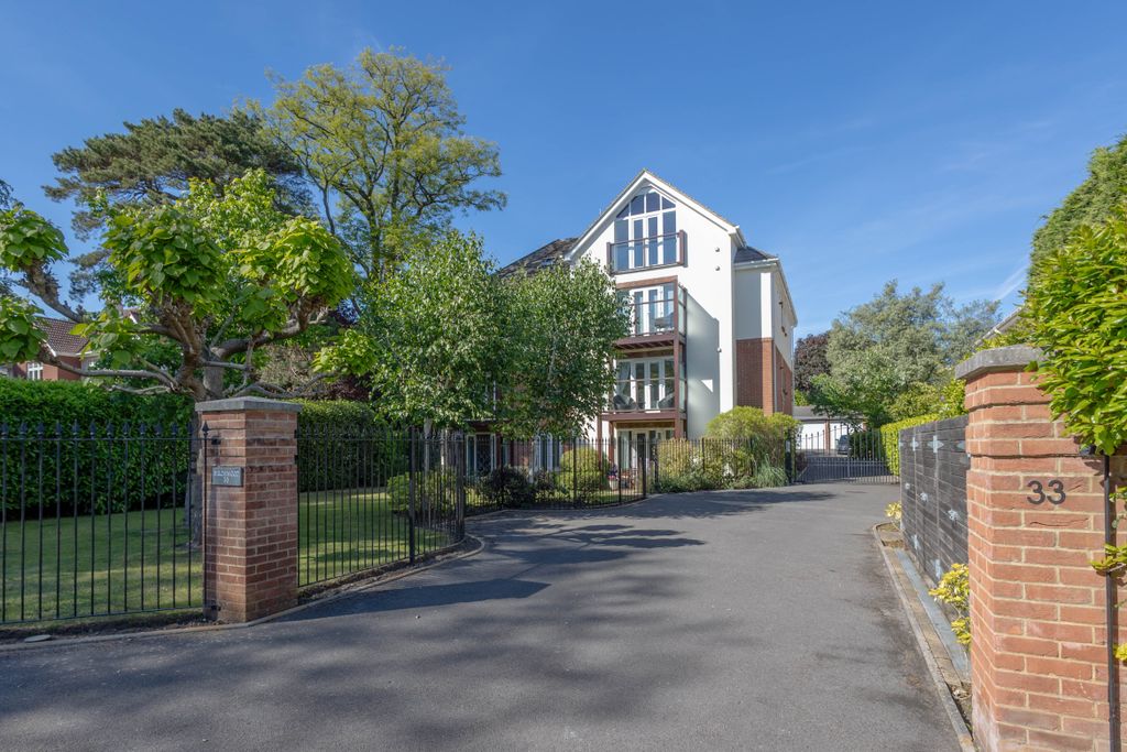 Property photo 1 of 13 R6M_0695