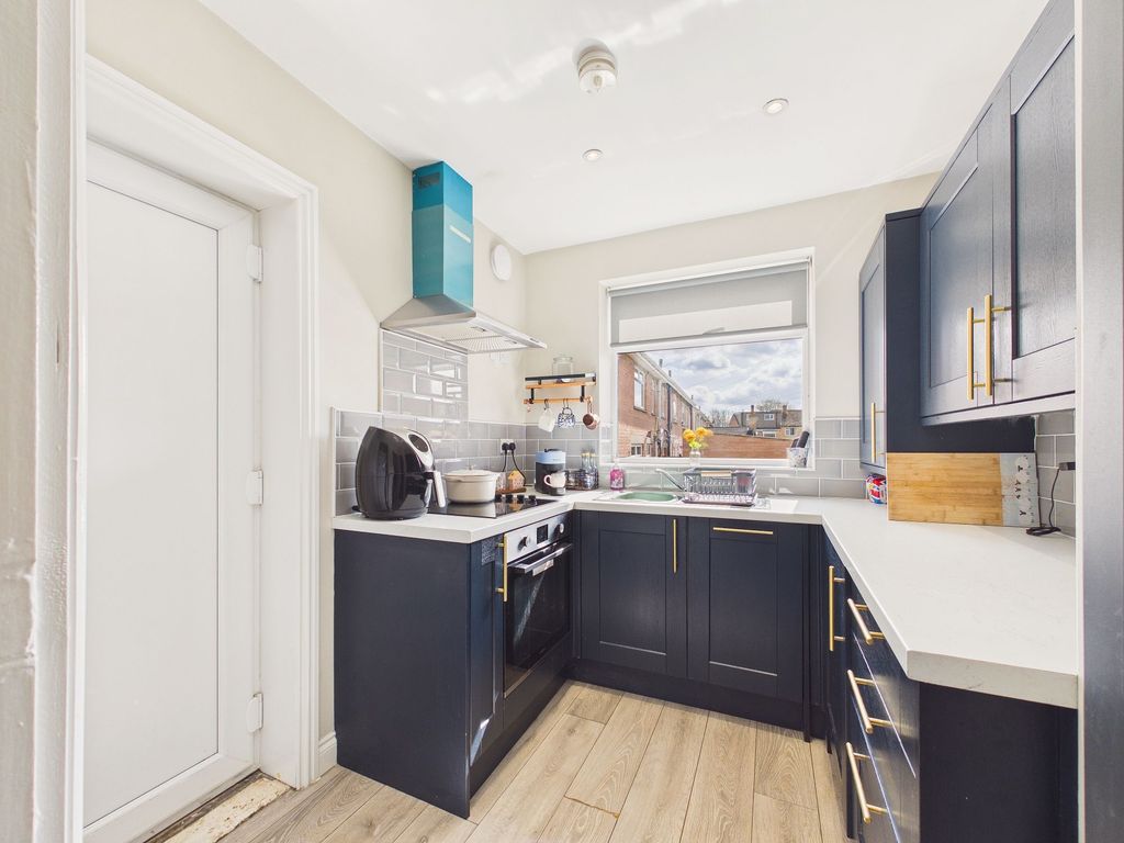 Property photo 3 of 10 Kitchen