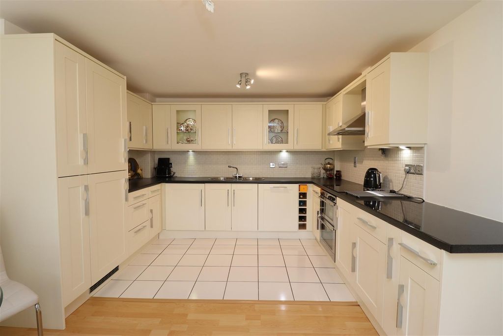 Property photo 2 of 19 Kitchen