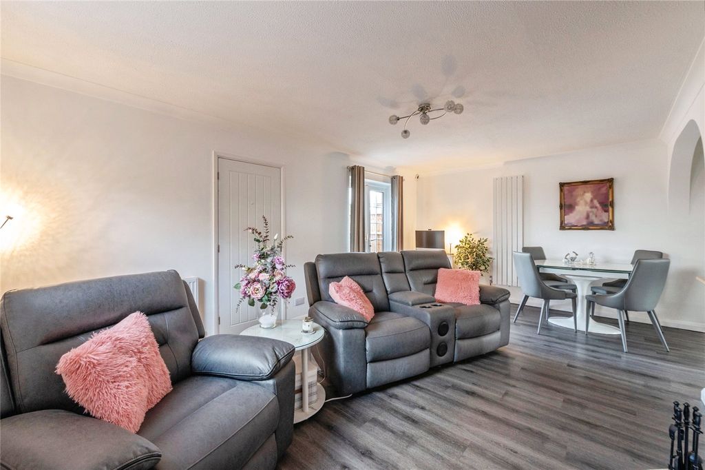 Property photo 2 of 17 Lounge/Diner