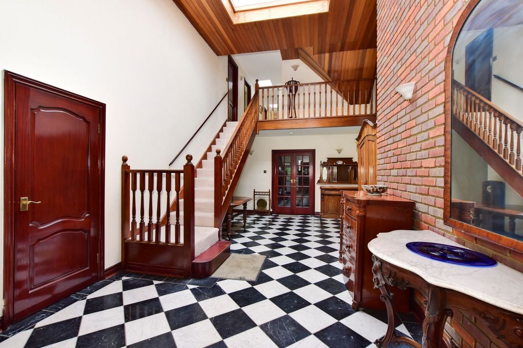 Property photo 3 of 52