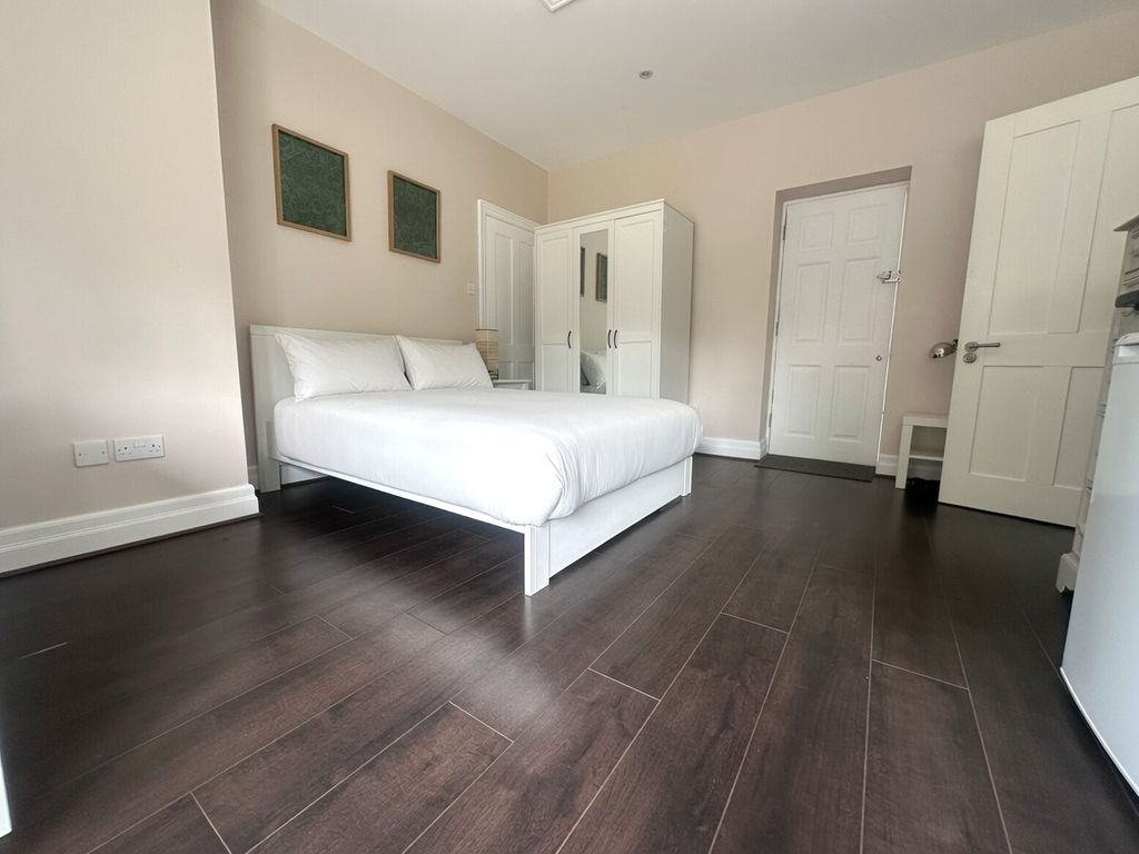 Property photo 3 of 7 4Tytb
