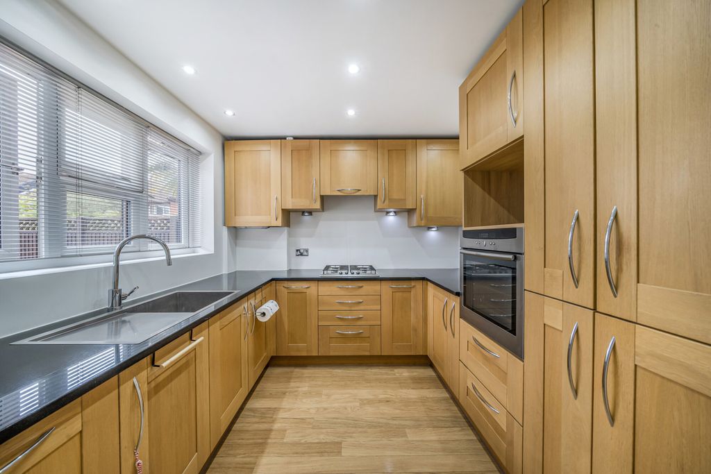 Property photo 3 of 20 1324051-7-68cc1d7...