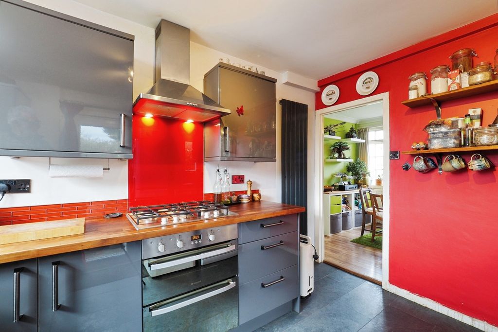 Property photo 3 of 15 Kitchen