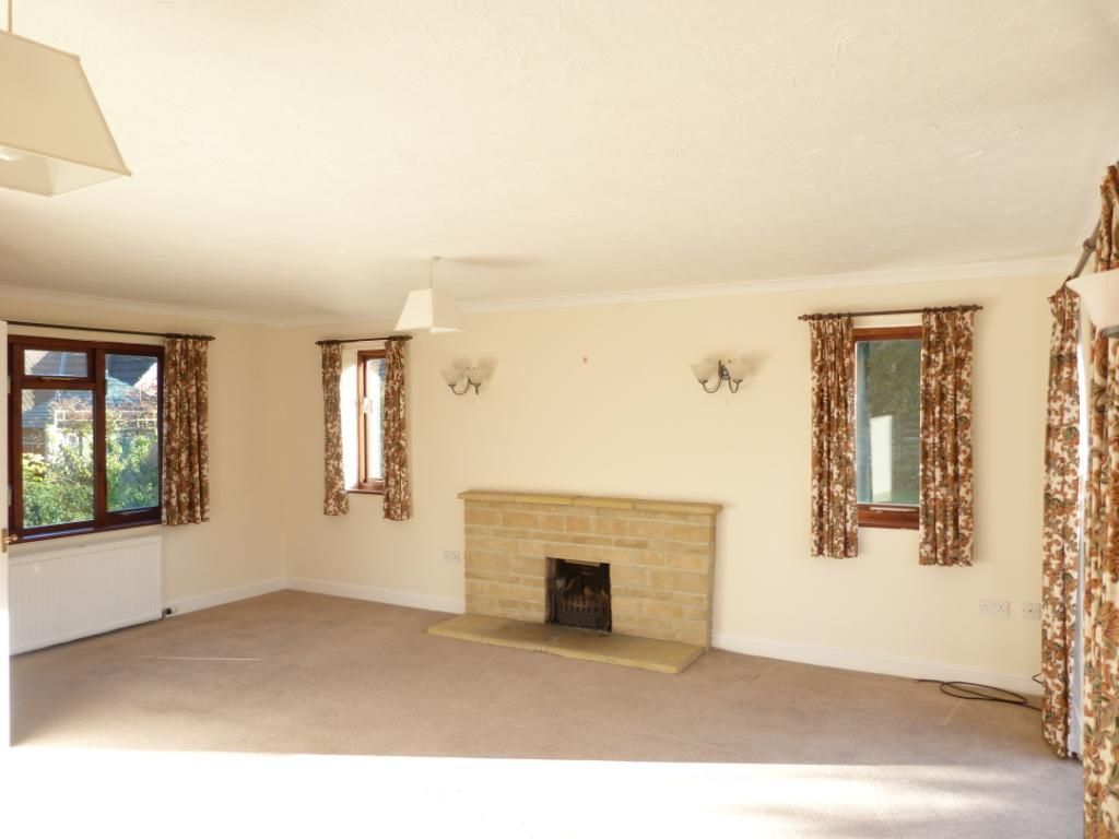 Property photo 2 of 11 Sitting Room