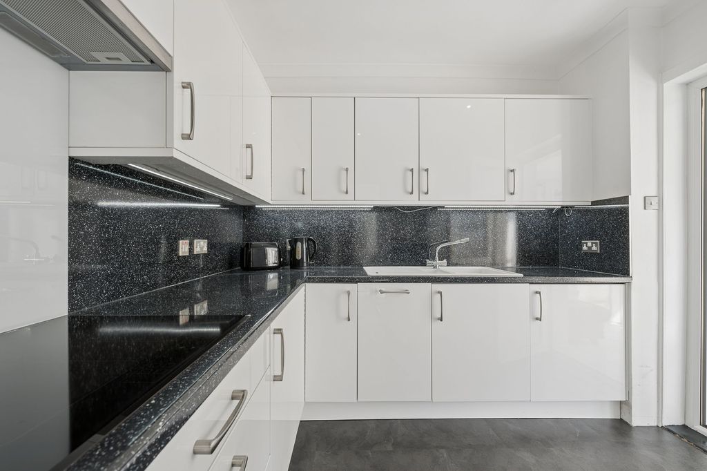 Property photo 3 of 30 Kitchen