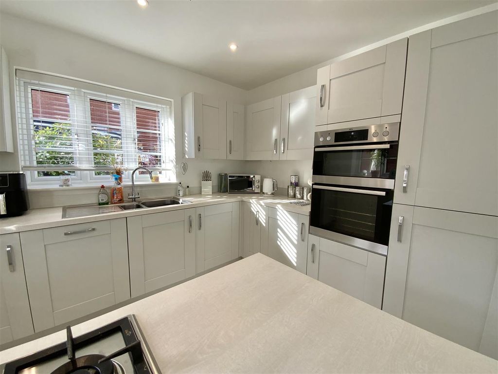 Property photo 3 of 21