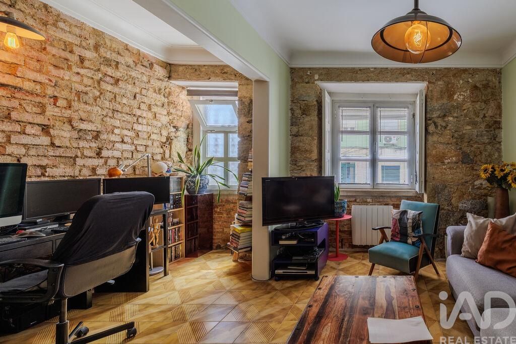 Property photo 2 of 37