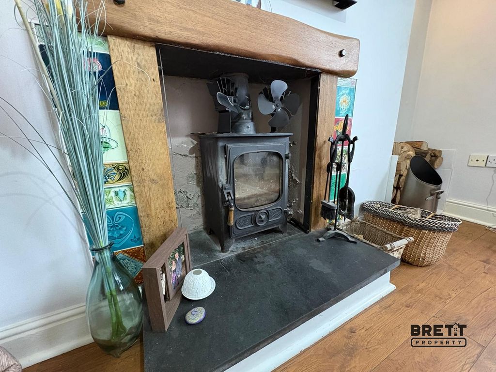 Property photo 3 of 12 Log Burner