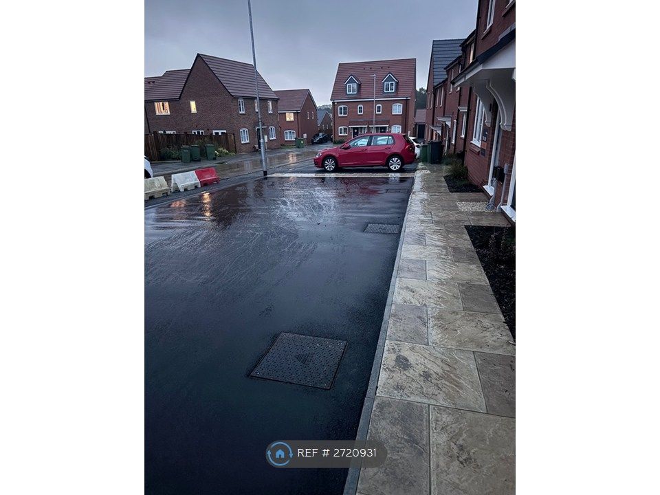 Property photo 2 of 20 Car Park