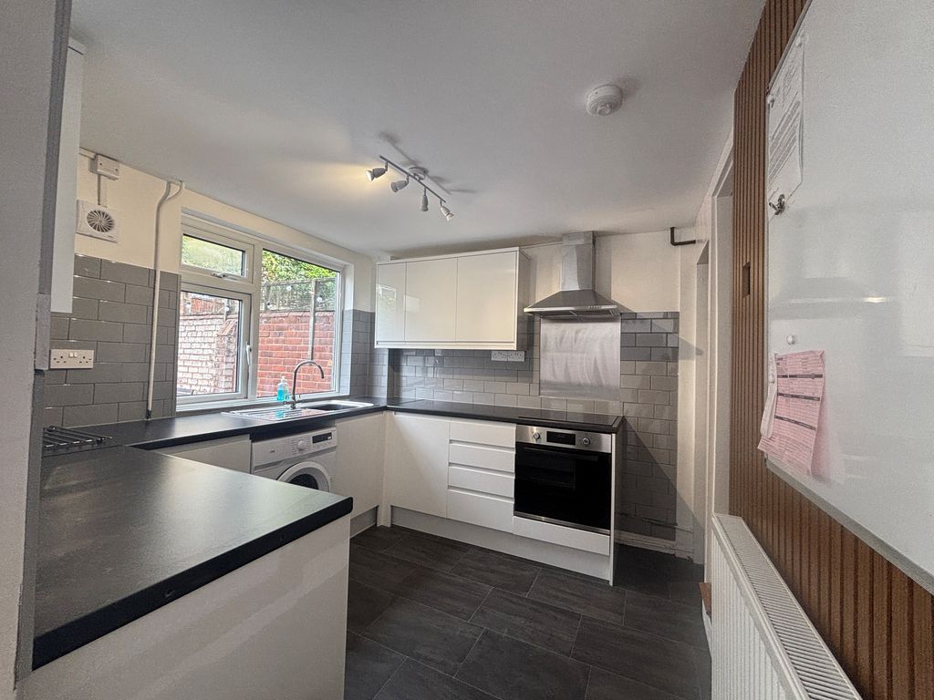 Property photo 2 of 12 Kitchen