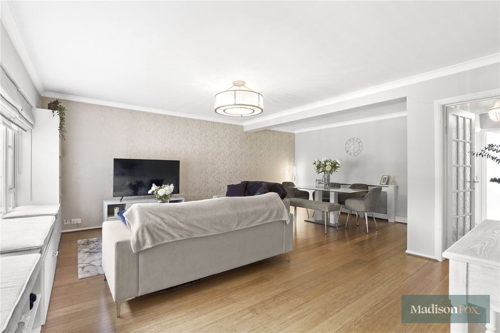 Property photo 3 of 17 Picture No. 06