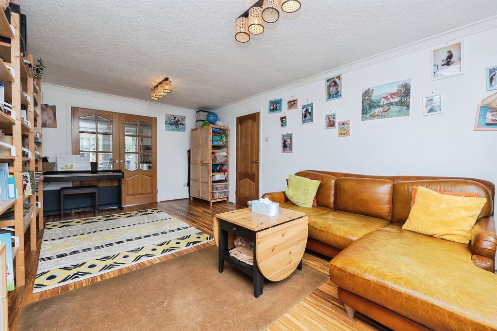 Property photo 3 of 33