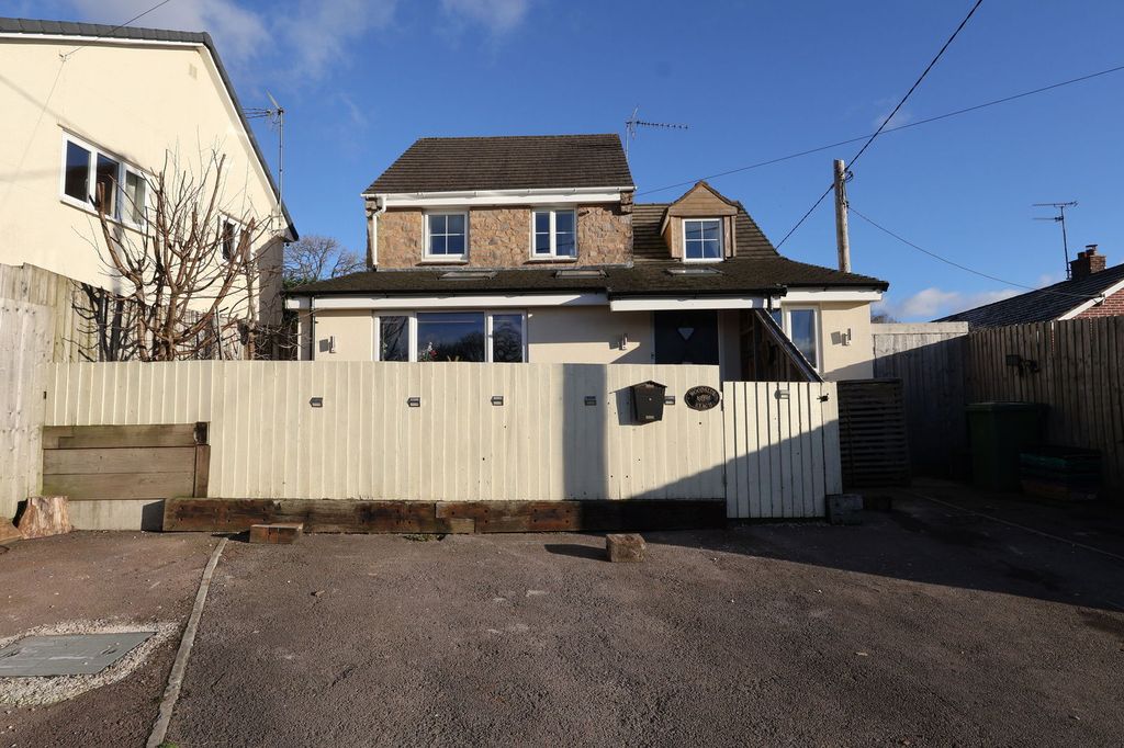 Property photo 2 of 21