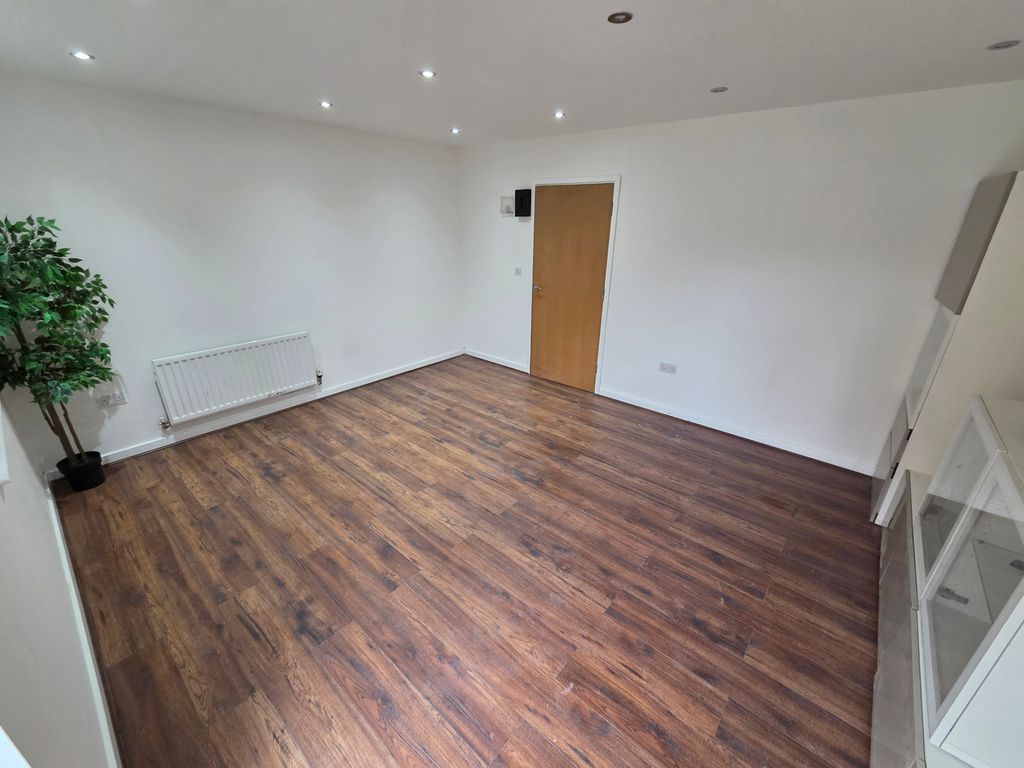 Property photo 3 of 12 Image