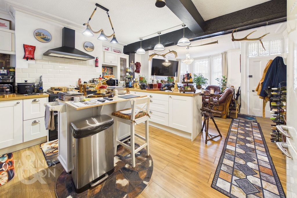 Property photo 3 of 23