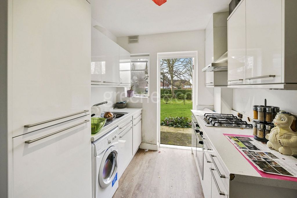 Property photo 3 of 8 2