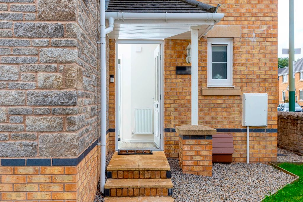 Property photo 3 of 39