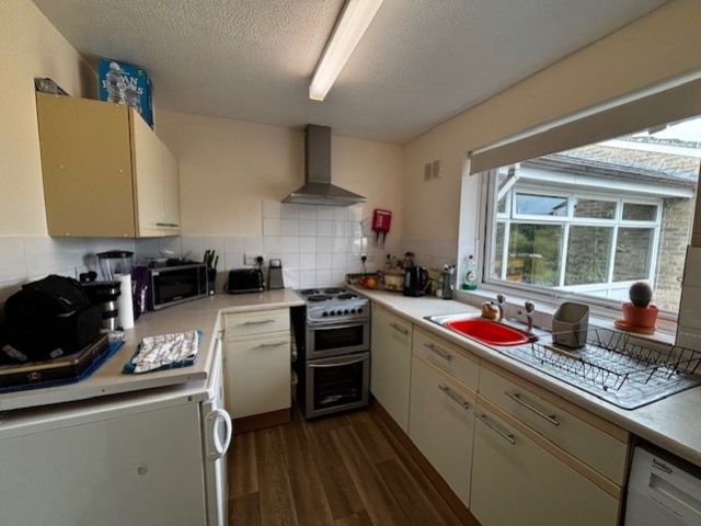 Property photo 2 of 10 73 Richens Kitchen 1