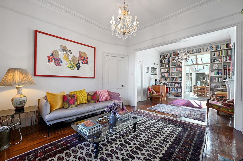 Property photo 2 of 15 Ashchurch Grove