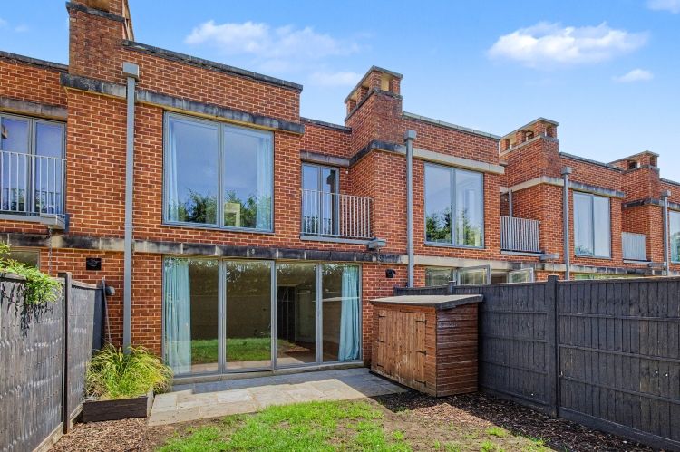 Property photo 1 of 9 331763