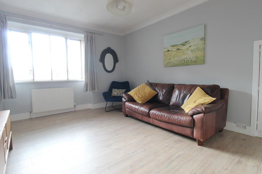 Property photo 1 of 11 Lounge Alt