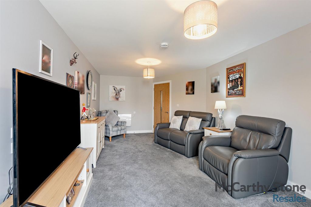 Property photo 3 of 24 8651871-Interior10-800.Jpg