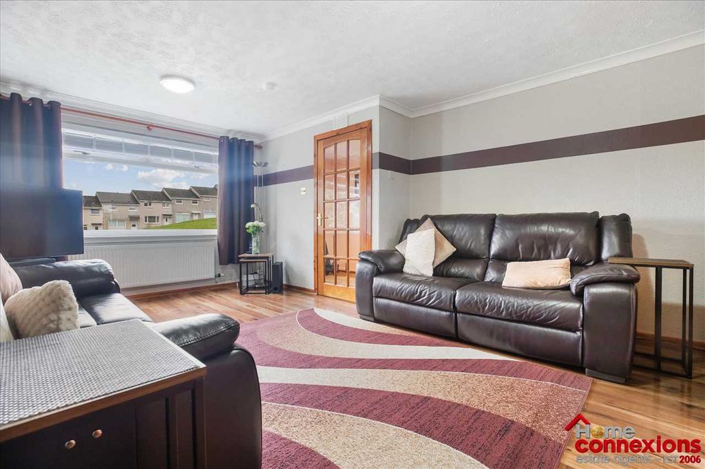 Property photo 2 of 22 Lounge (1)