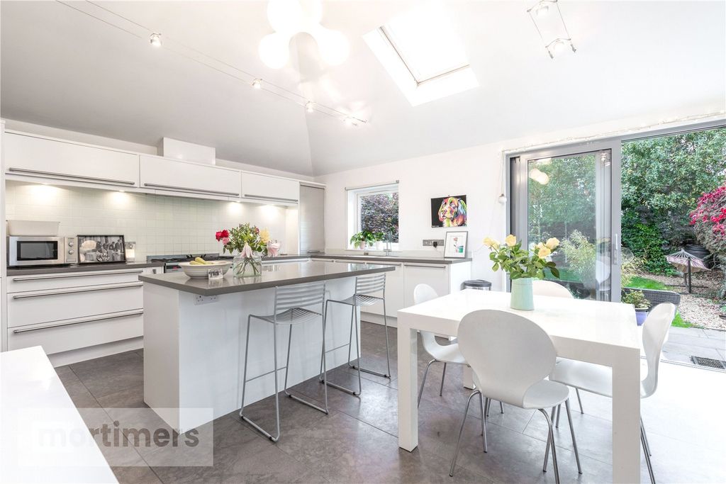 Property photo 2 of 31 Kitchen/Diner