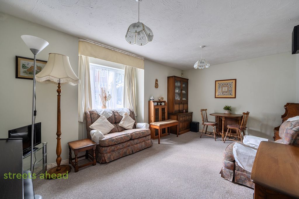Property photo 2 of 15 0ba09827-7Ea8-40F...