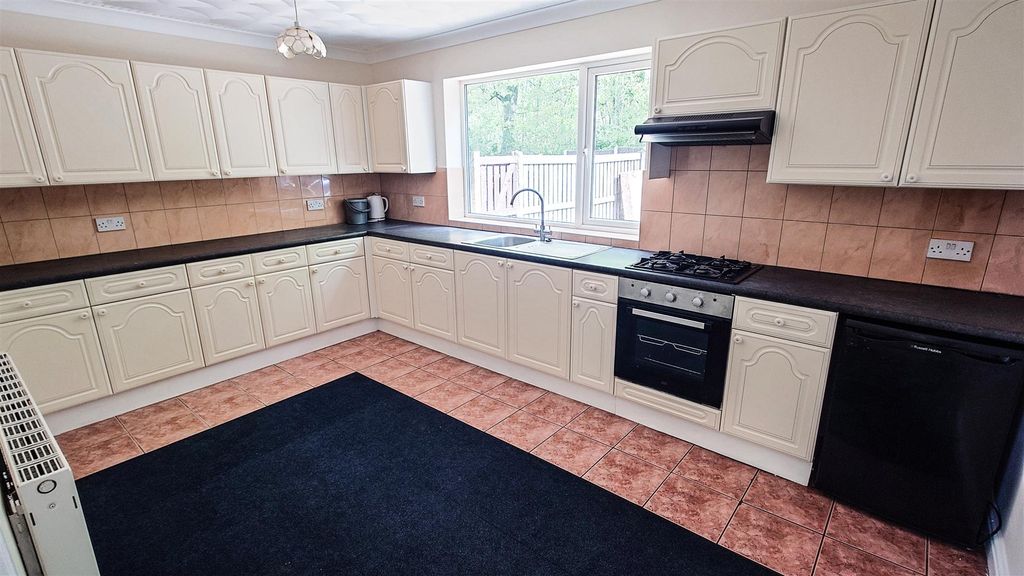 Property photo 3 of 13 Large Dining Kitchen