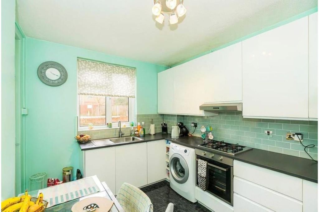 Property photo 3 of 8 Kitchen
