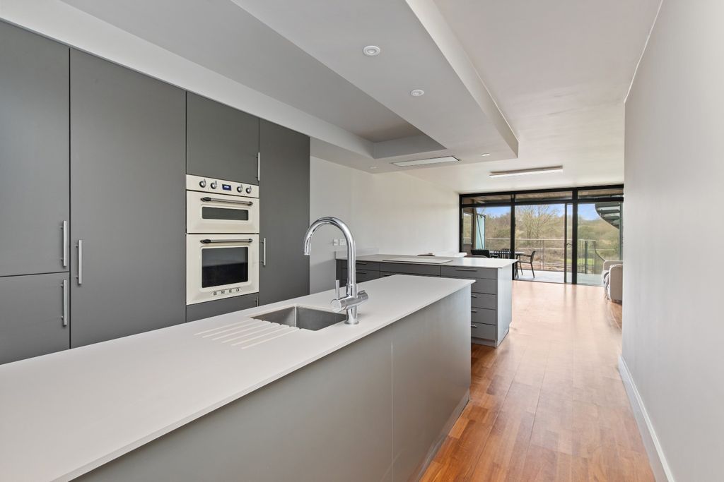 Property photo 3 of 34 4515805