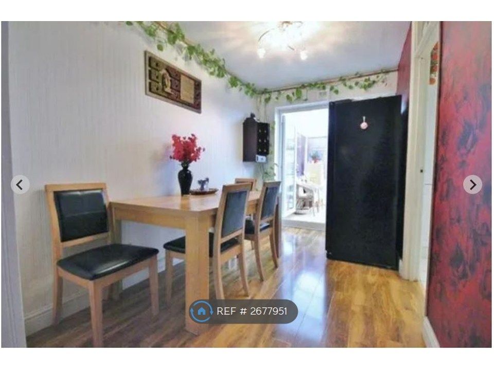 Property photo 3 of 17 Dining Area