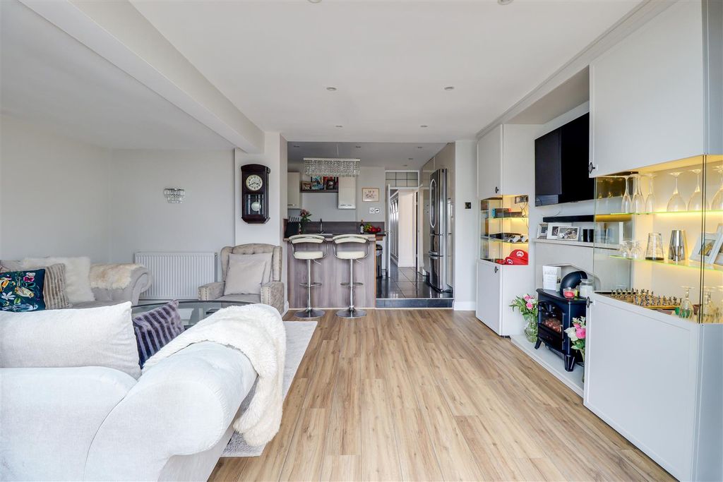 Property photo 2 of 40