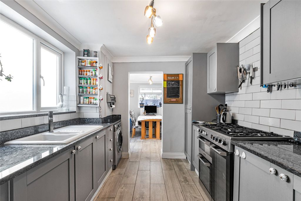 Property photo 3 of 19 Kitchen