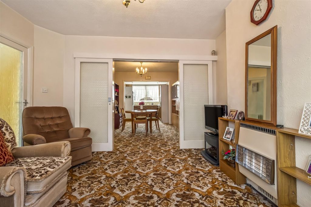 Property photo 3 of 16 14 Guildford Road-002.Jpg