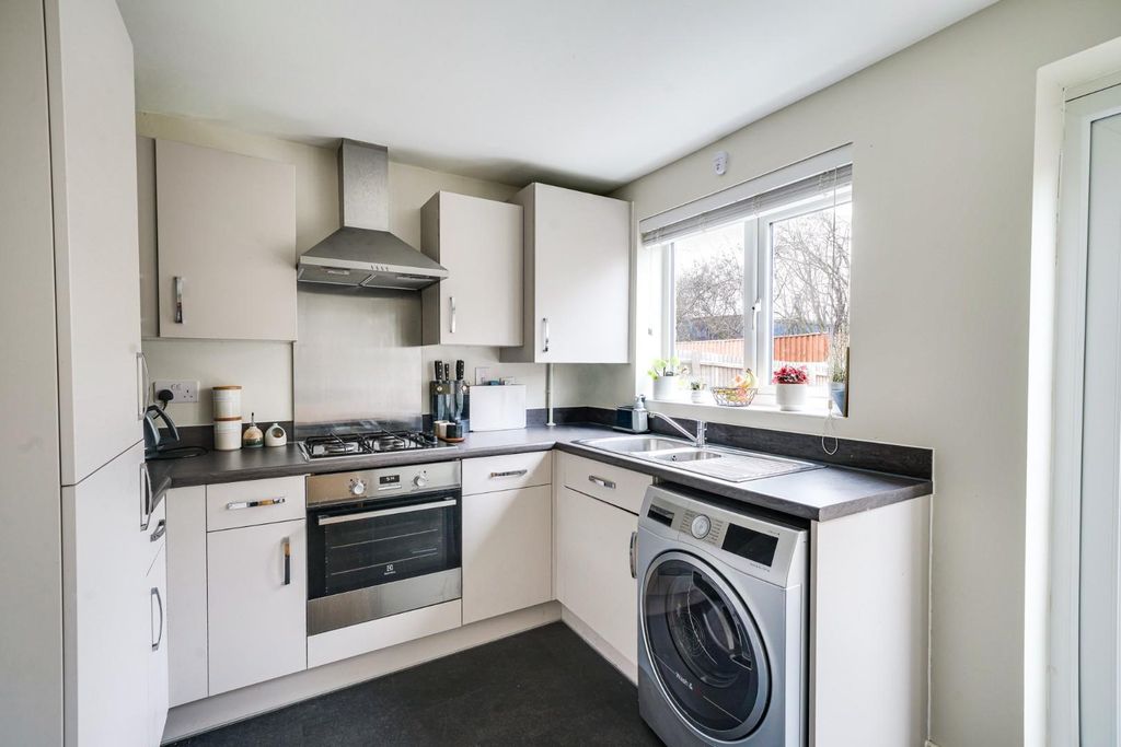 Property photo 3 of 26