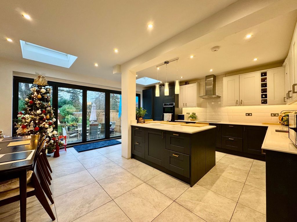 Property photo 2 of 19 Kitchen/Dining Area