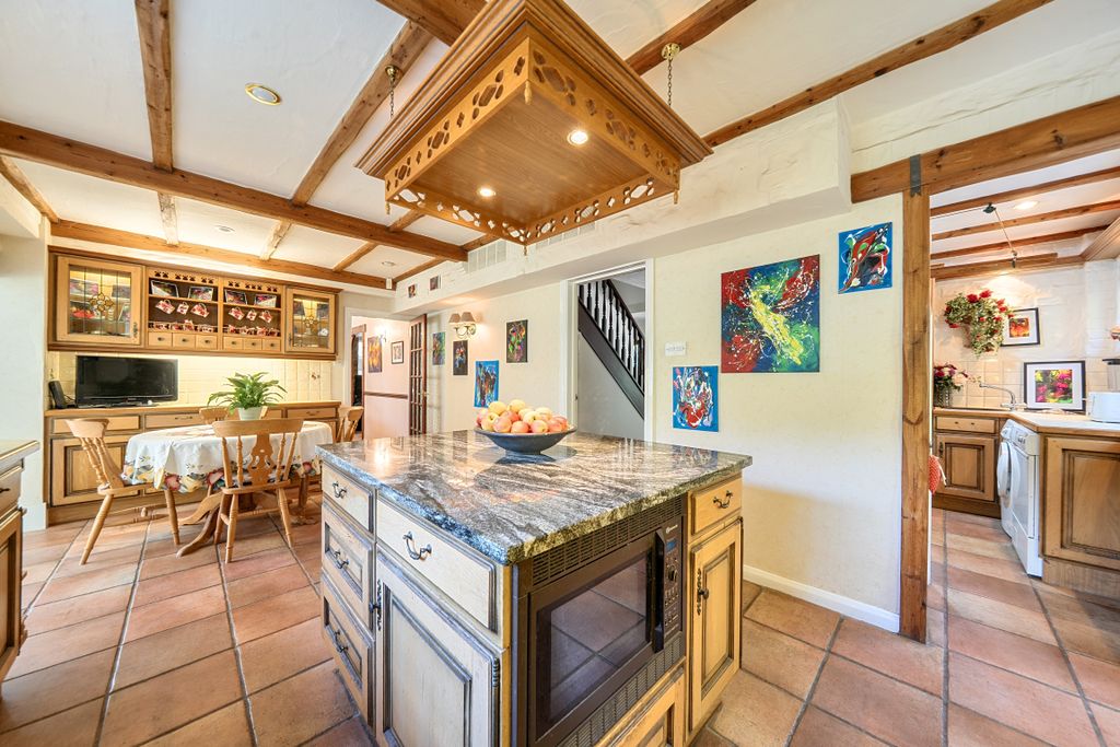 Property photo 2 of 19