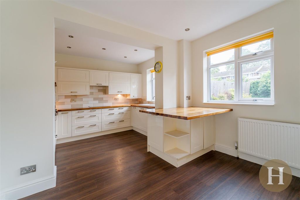 Property photo 2 of 38 Hadleigh Estate Agents-26.Jpg
