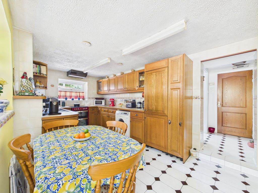 Property photo 3 of 14 Kitchen/Dining
