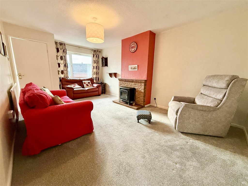 Property photo 2 of 14 Lounge